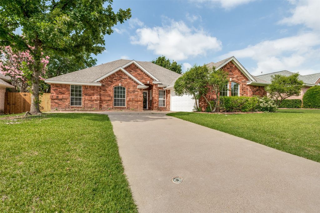 2110 Chrisman Trail, Mansfield, TX 76063