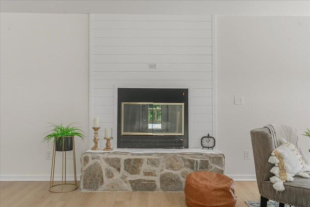 23 Brookside LN, Moneta, VA 24121