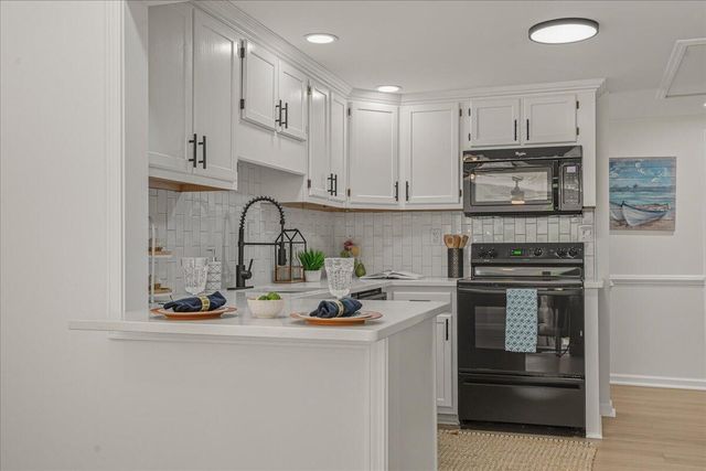 23 Brookside LN, Moneta, VA 24121