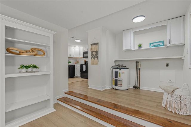 23 Brookside LN, Moneta, VA 24121