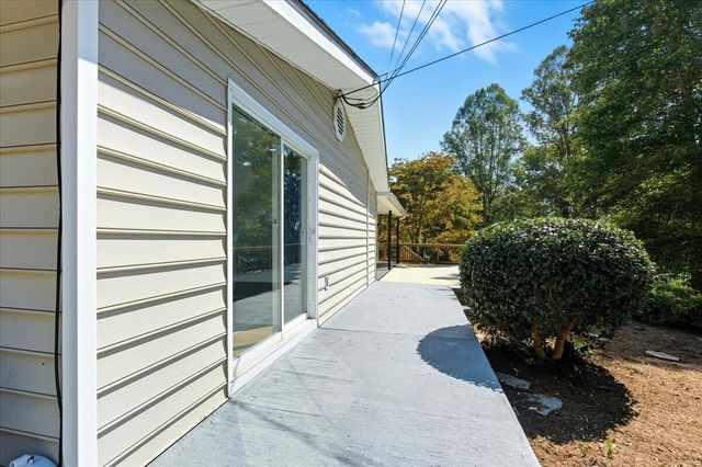 23 Brookside LN, Moneta, VA 24121