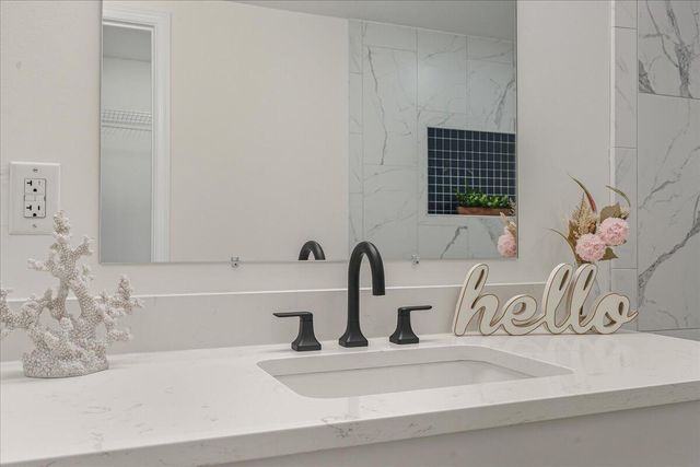 23 Brookside LN, Moneta, VA 24121