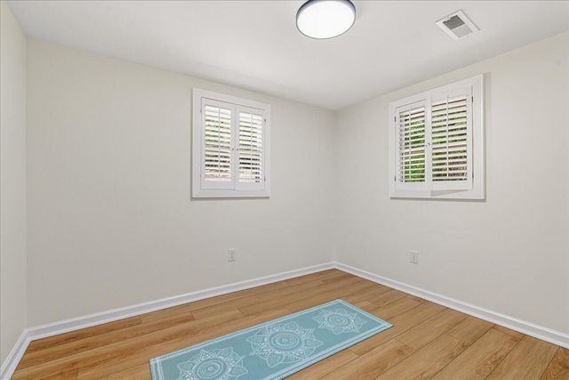 23 Brookside LN, Moneta, VA 24121