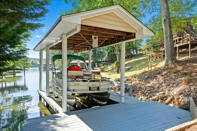 23 Brookside LN, Moneta, VA 24121