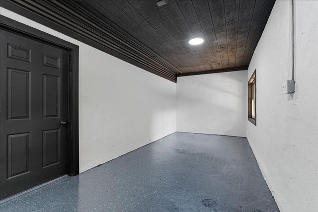 23 Brookside LN, Moneta, VA 24121