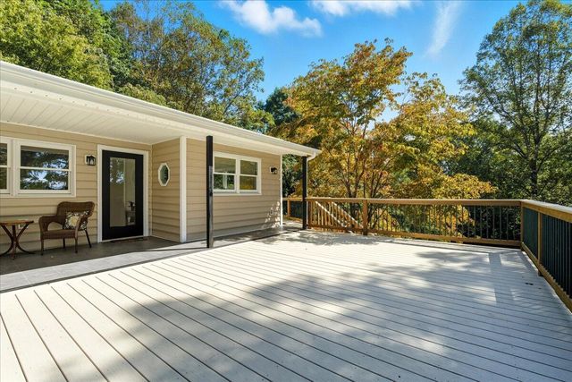 23 Brookside LN, Moneta, VA 24121