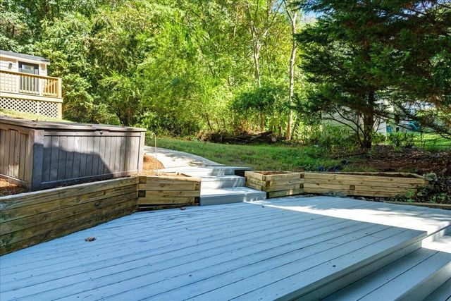 23 Brookside LN, Moneta, VA 24121