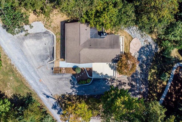 23 Brookside LN, Moneta, VA 24121