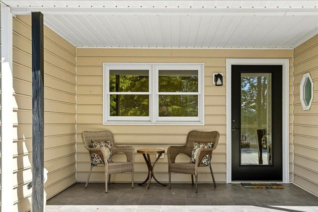 23 Brookside LN, Moneta, VA 24121