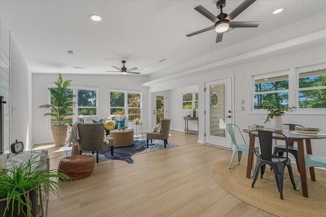 23 Brookside LN, Moneta, VA 24121