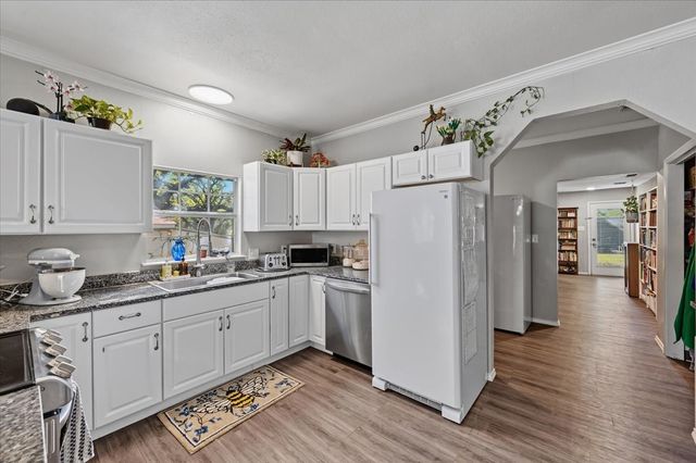 809 W Bridge Street, Weatherford, TX 76086