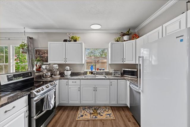 809 W Bridge Street, Weatherford, TX 76086