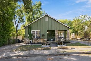 809 W Bridge Street, Weatherford, TX 76086