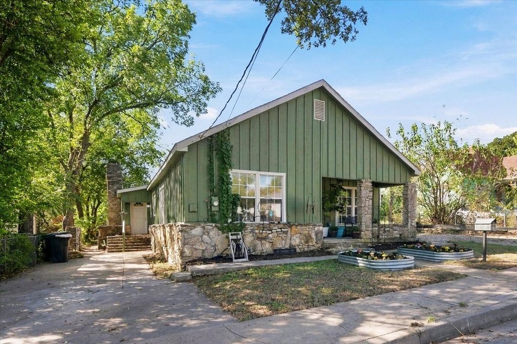 809 W Bridge Street, Weatherford, TX 76086 — photo 2