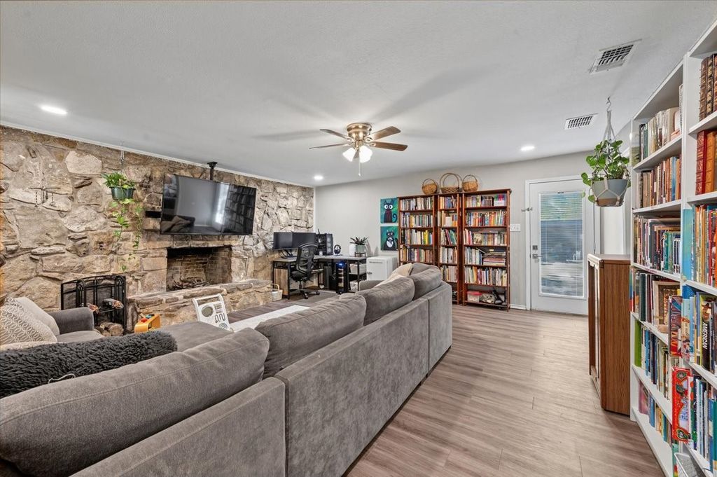 809 W Bridge Street, Weatherford, TX 76086 — photo 5