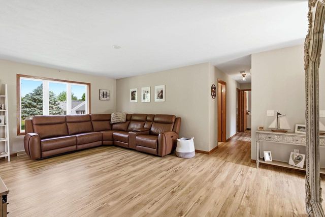 626 Meadowview Lane, Marshall, WI 53559