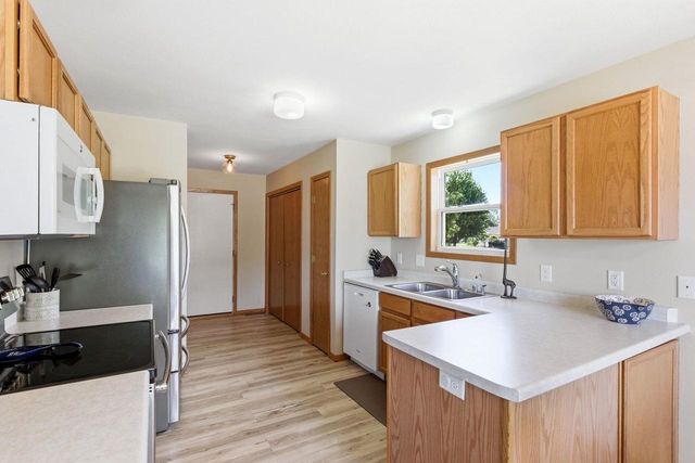 626 Meadowview Lane, Marshall, WI 53559
