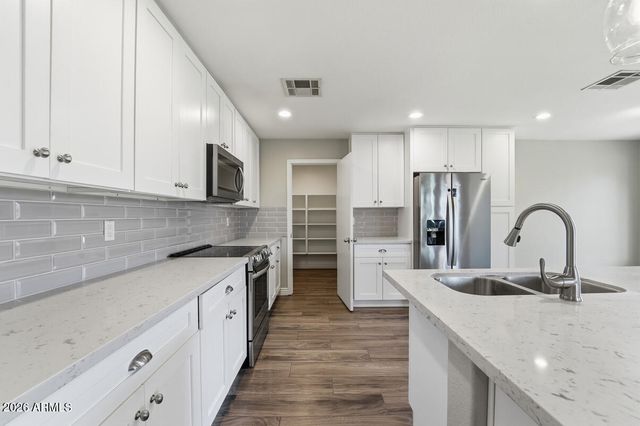 3165 W ZACHARY Drive, Phoenix, AZ 85027