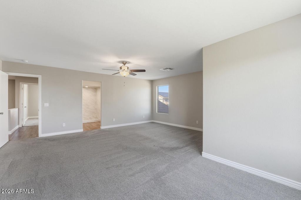 Image 27 of property listing at 3165 W ZACHARY Drive, Phoenix, AZ 85027