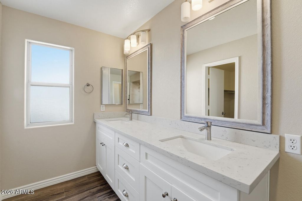Image 30 of property listing at 3165 W ZACHARY Drive, Phoenix, AZ 85027