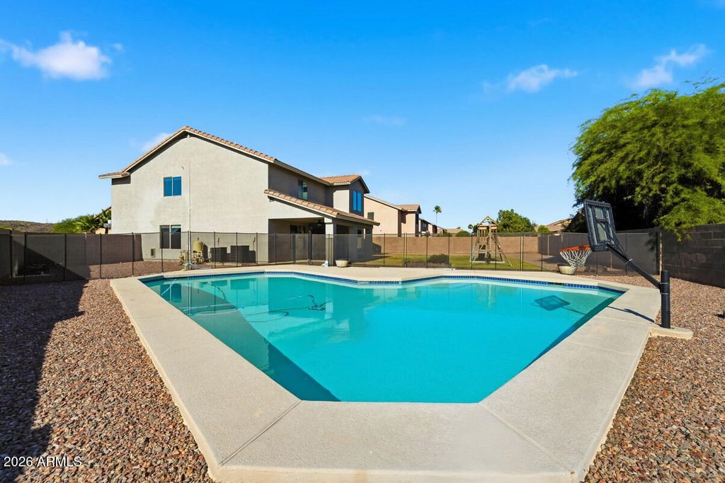 Image 51 of property listing at 3165 W ZACHARY Drive, Phoenix, AZ 85027