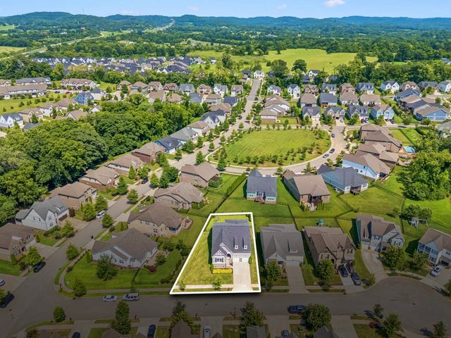 2310 Durham Trail Dr, Thompsons Station, TN 37179