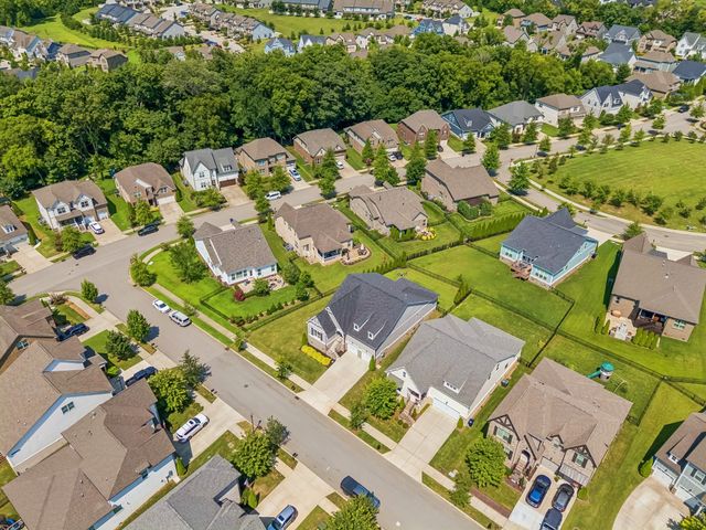 2310 Durham Trail Dr, Thompsons Station, TN 37179
