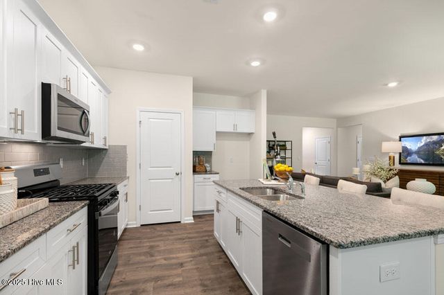 3029 Bayview Drive, Vass, NC 28394
