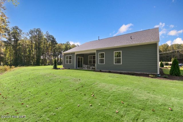 3029 Bayview Drive, Vass, NC 28394