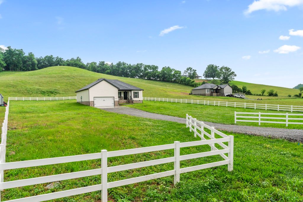 180 John Brinkley Rd, Shelbyville, TN 37160