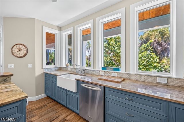 133 Butterknife PL, Sanibel, FL 33957