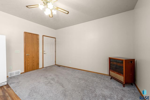 3008 W Brandywine St Street, Sioux Falls, SD 57108