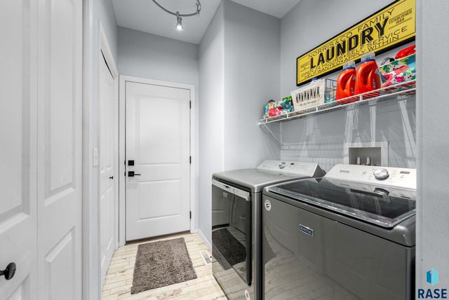 3008 W Brandywine St Street, Sioux Falls, SD 57108