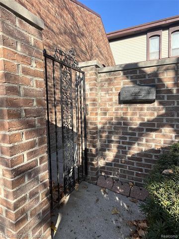 25006 Chambley Drive, Southfield, MI 48034