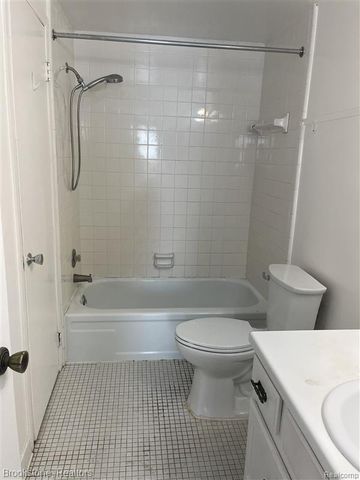 25006 Chambley Drive, Southfield, MI 48034