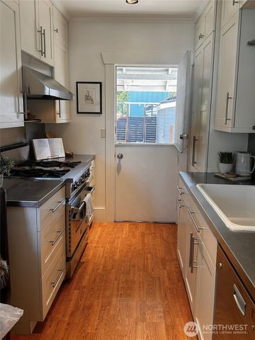 113 NE 60th Street, Seattle, WA 98115