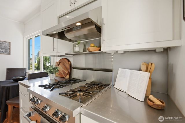 113 NE 60th Street, Seattle, WA 98115