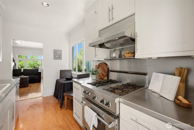 113 NE 60th Street, Seattle, WA 98115