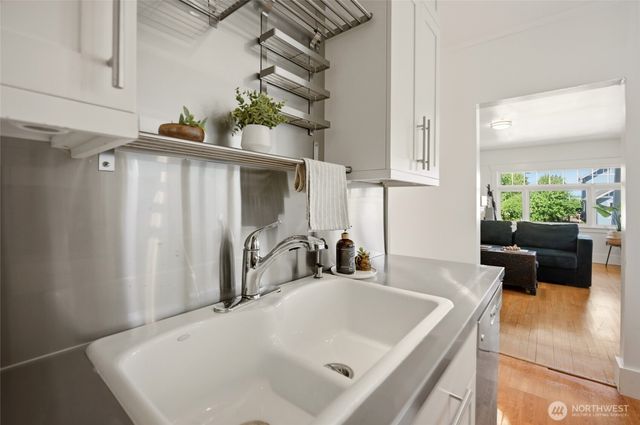 113 NE 60th Street, Seattle, WA 98115