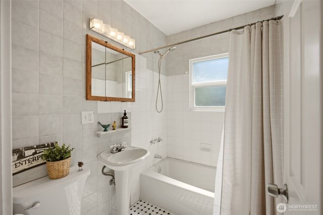 113 NE 60th Street, Seattle, WA 98115