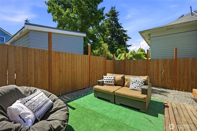 113 NE 60th Street, Seattle, WA 98115