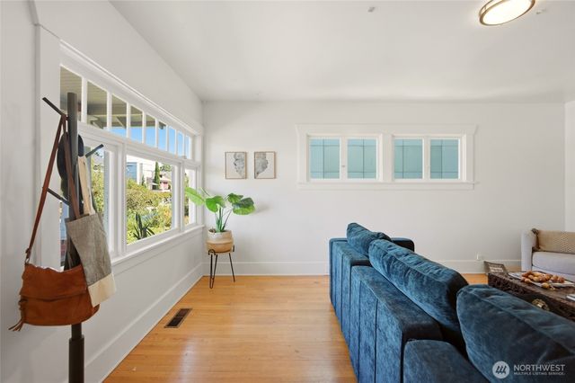 113 NE 60th Street, Seattle, WA 98115
