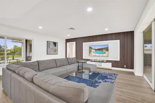 1420 SE 13th Street, Deerfield Beach, FL 33441