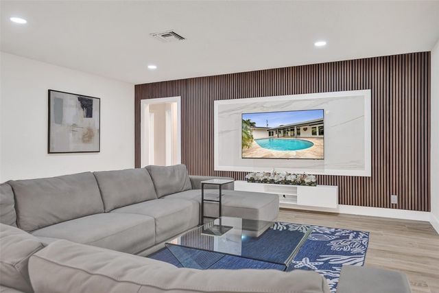 1420 SE 13th Street, Deerfield Beach, FL 33441