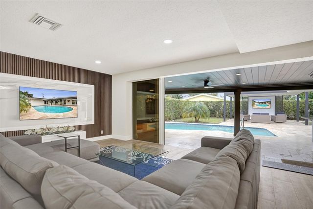 1420 SE 13th Street, Deerfield Beach, FL 33441