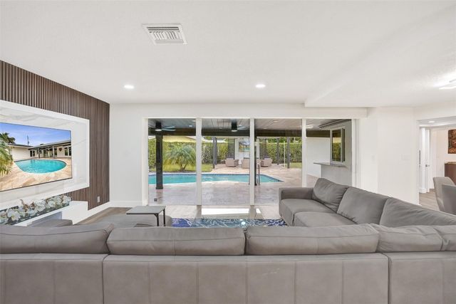 1420 SE 13th Street, Deerfield Beach, FL 33441