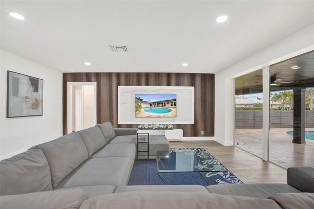 1420 SE 13th Street, Deerfield Beach, FL 33441