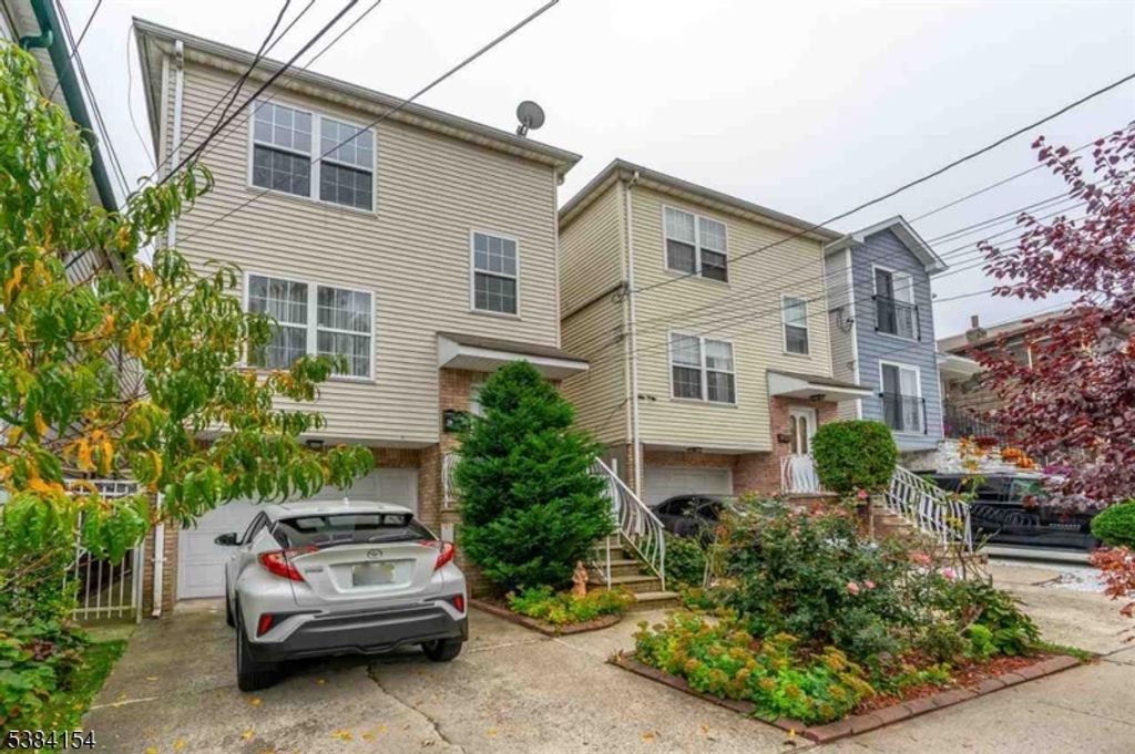 844 Lafayette St, Elizabeth City, NJ 07201