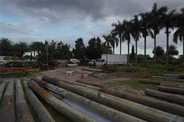 15375 SW 209 AVE, Miami, FL 33187