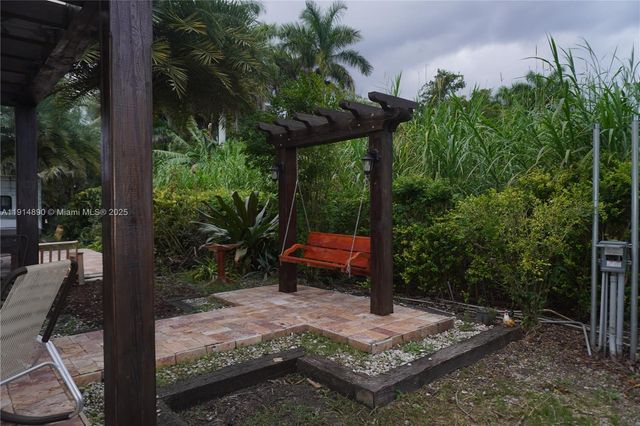 15375 SW 209 AVE, Miami, FL 33187